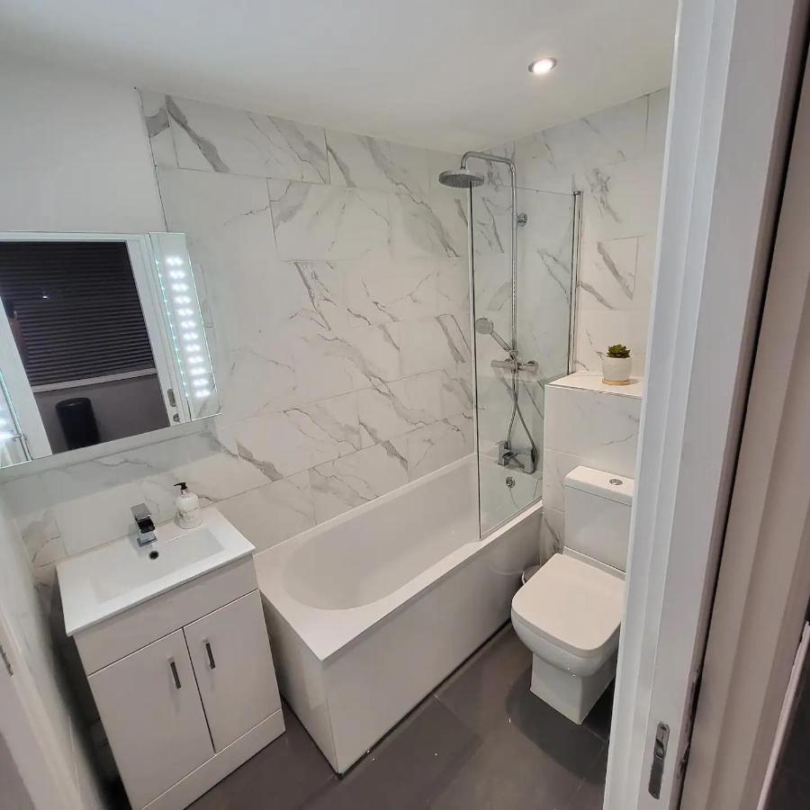 Beautiful Brighton Apartment, 5Min Walk To Beach Екстер'єр фото