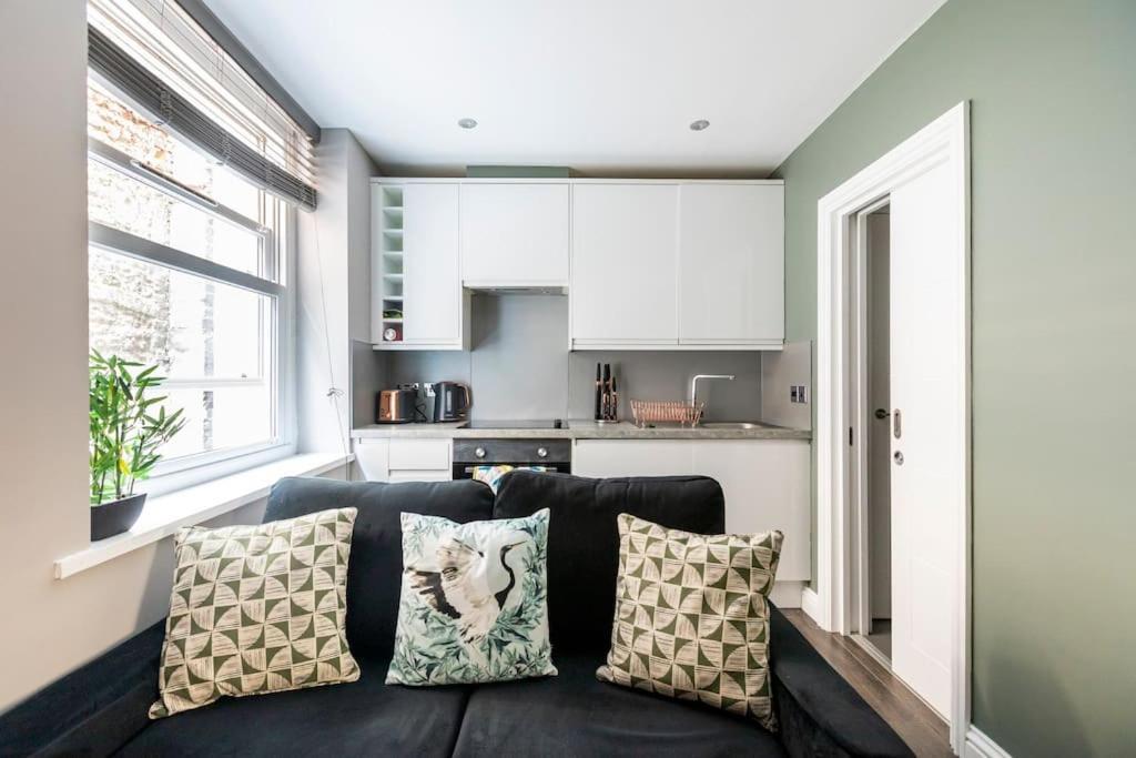 Beautiful Brighton Apartment, 5Min Walk To Beach Екстер'єр фото