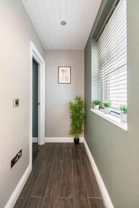 Beautiful Brighton Apartment, 5Min Walk To Beach Екстер'єр фото