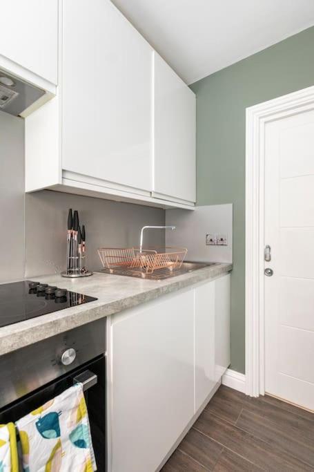 Beautiful Brighton Apartment, 5Min Walk To Beach Екстер'єр фото
