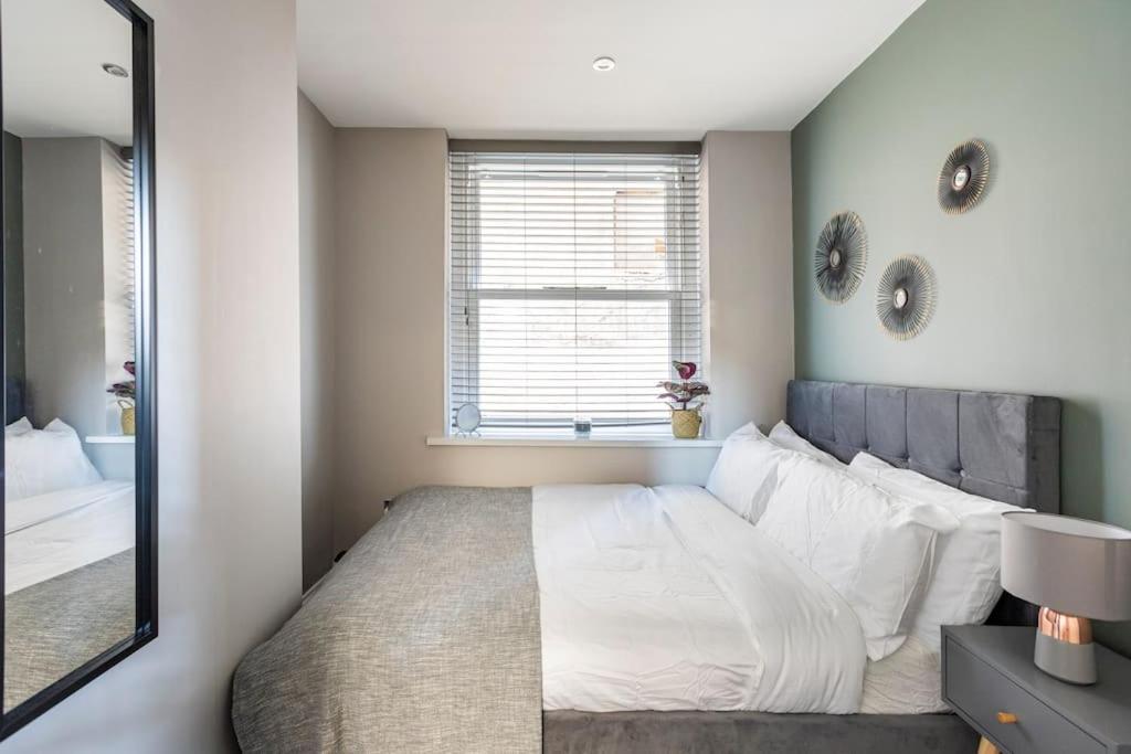 Beautiful Brighton Apartment, 5Min Walk To Beach Екстер'єр фото