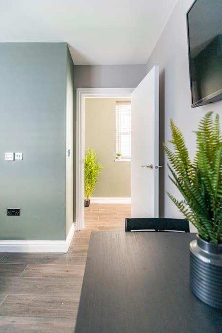 Beautiful Brighton Apartment, 5Min Walk To Beach Екстер'єр фото