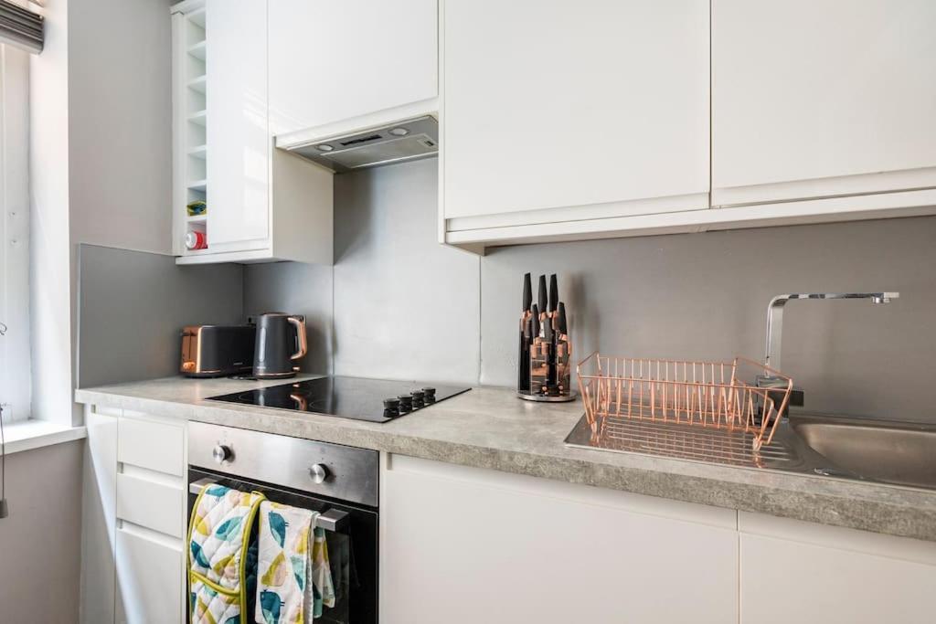 Beautiful Brighton Apartment, 5Min Walk To Beach Екстер'єр фото