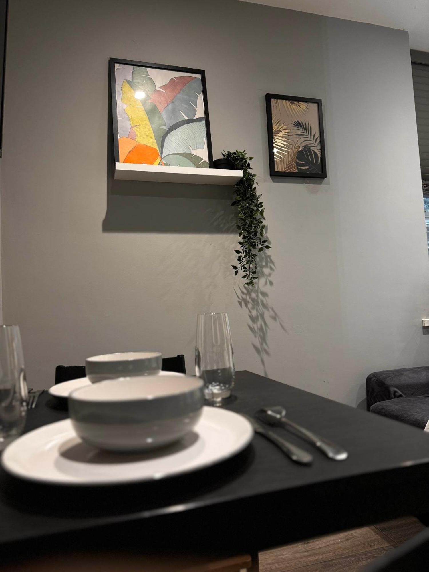 Beautiful Brighton Apartment, 5Min Walk To Beach Екстер'єр фото