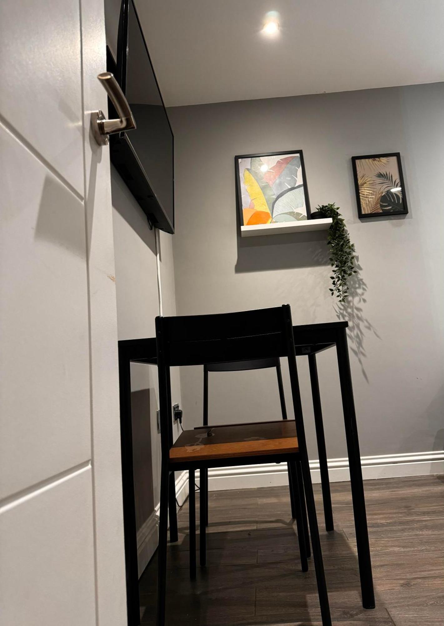 Beautiful Brighton Apartment, 5Min Walk To Beach Екстер'єр фото